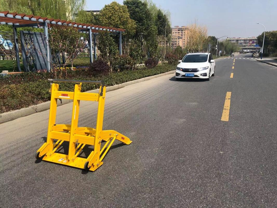 軽量25kg 折りたたみ式車両セキュリティバリア（車輪付き、停止距離8.7m、速度60km/h）
