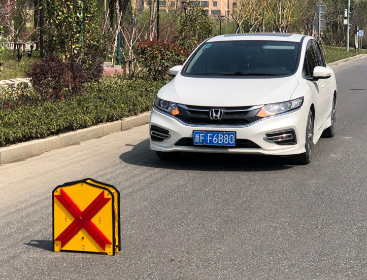 防水LED矢印板 3500mm引き下げ可能なライトストライプとA5052アルミニウム合金構造