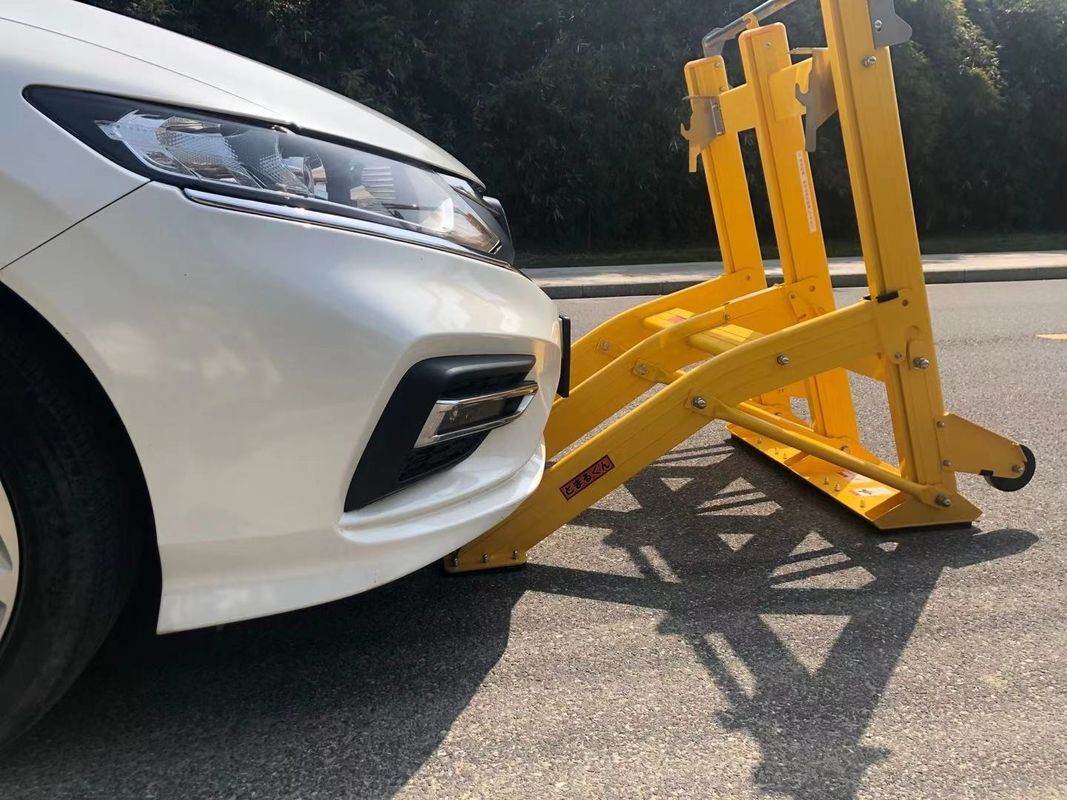 イエロー衝撃吸収ポータブル車両バリケード 折りたたみ式 25kg 建設安全用