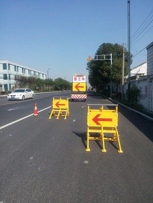 ブザーのアルミニウム牽引のタイプ移動式車の障壁の反衝突