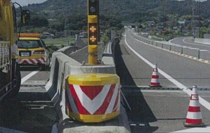 静電気噴霧のトラックは減衰器の組込み型を取付けた